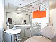 Modernen Zahnarztbehandlungszimmer